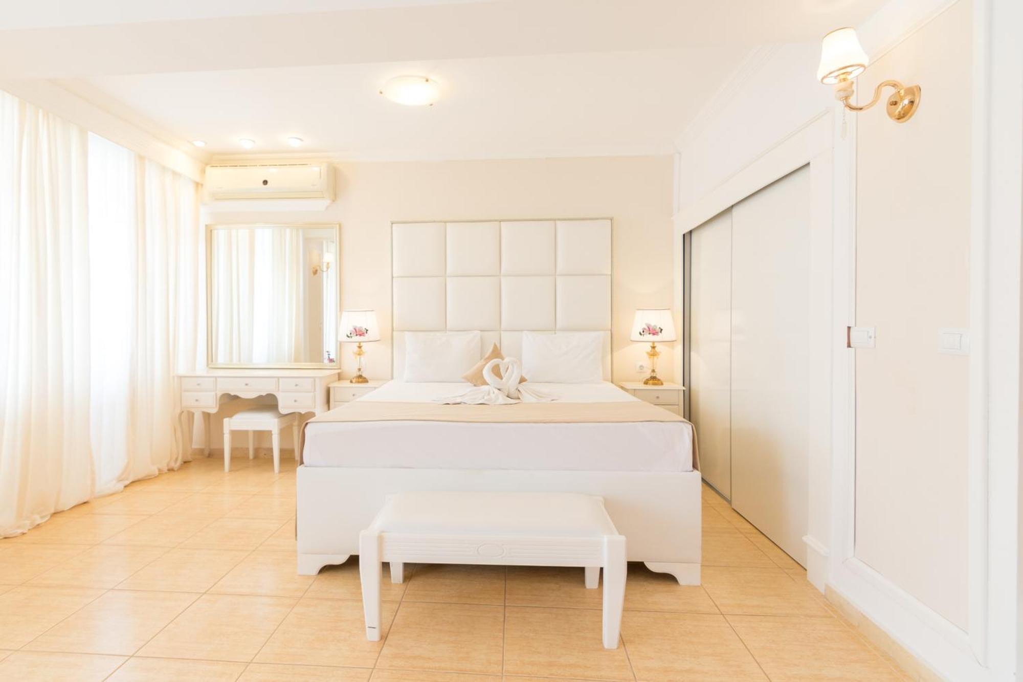 Phoenicia Holiday Resort Mamaia Exterior foto