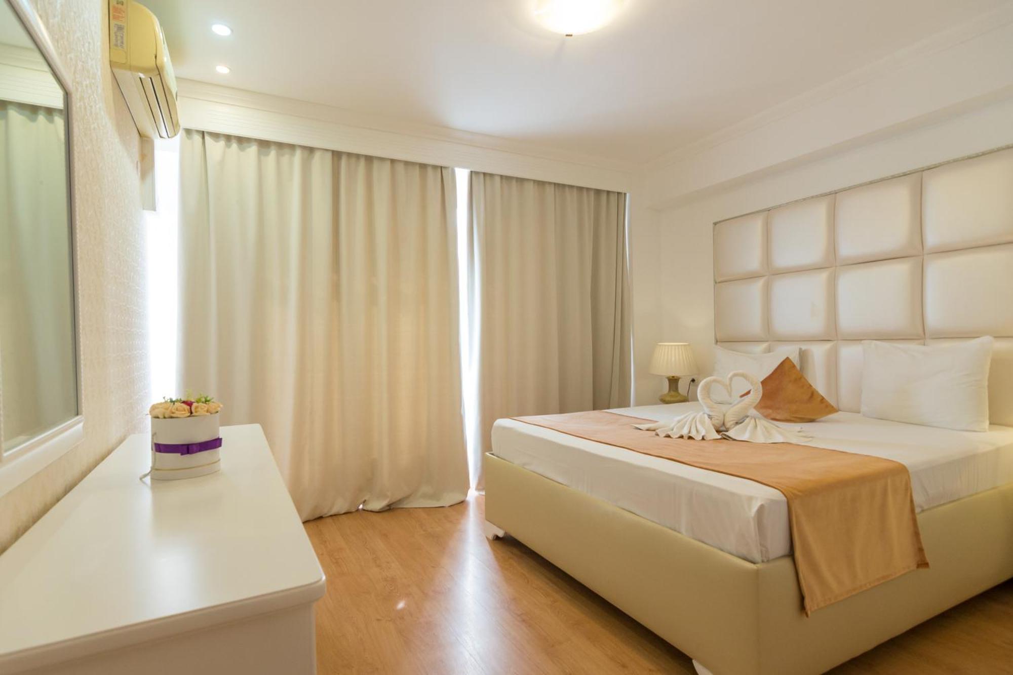 Phoenicia Holiday Resort Mamaia Exterior foto